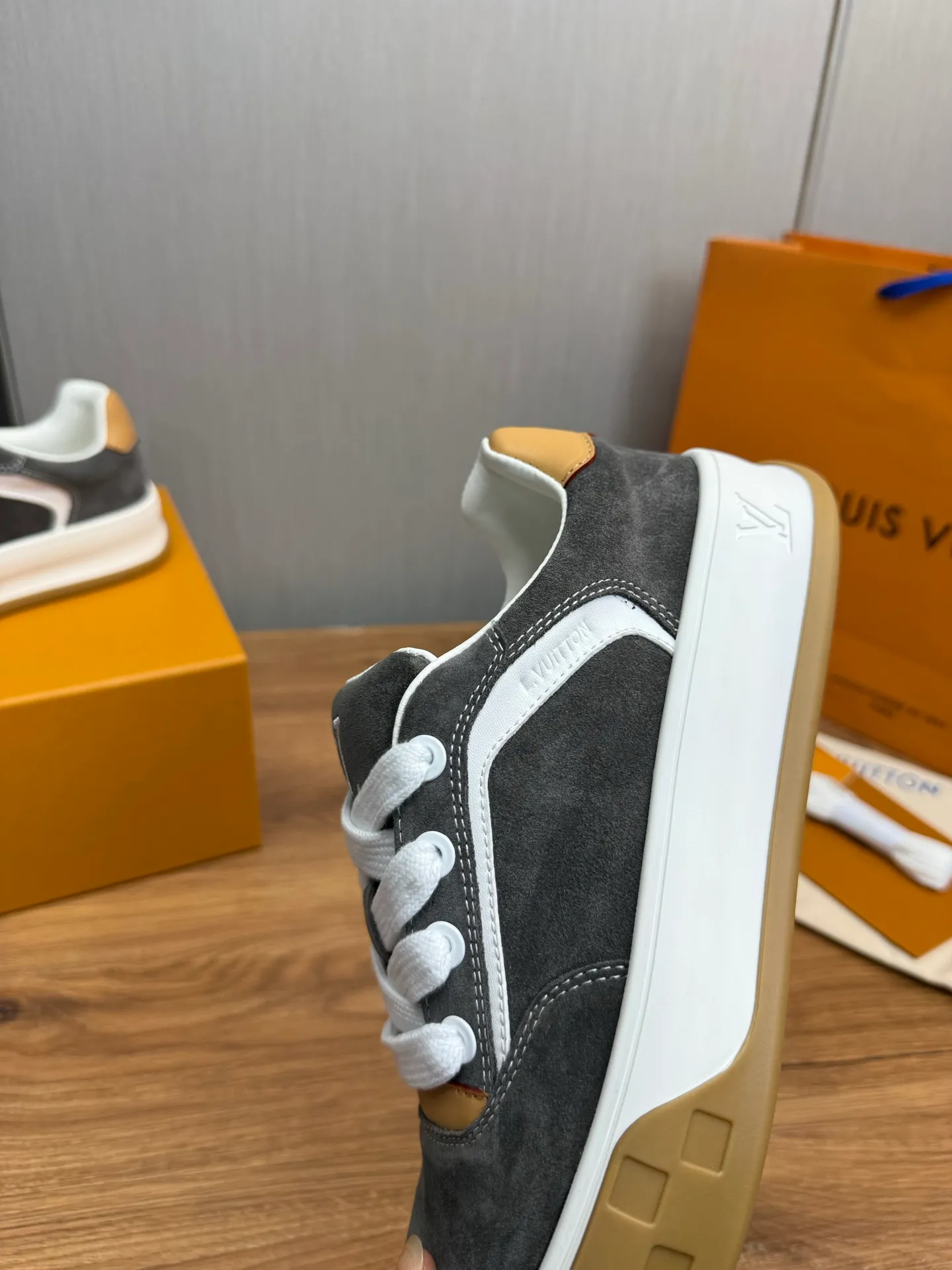 Men's shoes 620💰 Lv. Top purchasing agent🇮🇹 Louis Vuitton, sports sneakers counter synchronization, uppers imported from Italy, high-quality splicing and complex handicrafts, imported mesh pads are soft and comfortable, soles: original factory special soles, TPU exclusive movable molded soles super comfortable, original factory single goods, 🔍🔍high quality, you can enter and exit the counter at will, welcome to compare, code number 38-44 (customized 38.45)